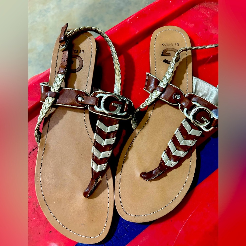 GUESS - women’s size 11 flip flop sandals with straps